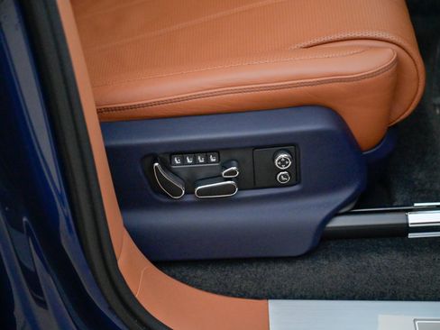 Used 2023 Bentley Bentayga image 58