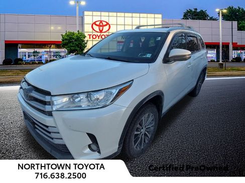 Used 2019 Toyota Highlander XLE image 16