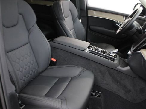 Certified 2025 Volvo XC90 B6 Plus image 25