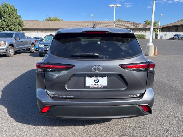Used 2025 Toyota Highlander LE AWD/4WD image 4