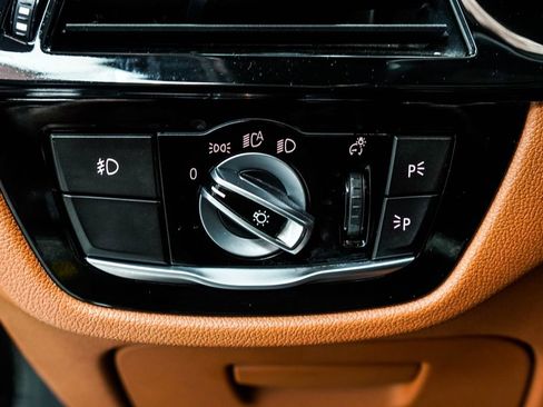 Used 2017 BMW 540i xDrive w/ Premium Package image 40