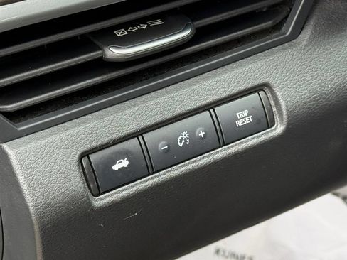 Used 2025 Nissan Altima 2.5 SV FWD image 18