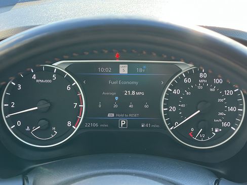 Certified 2022 Nissan Sentra SR w/ Trunk Package image 18