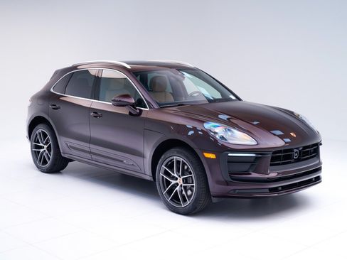 Certified 2026 Porsche Macan AWD/4WD image 7