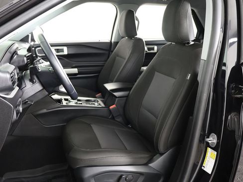 Used 2023 Ford Explorer XLT AWD/4WD image 29