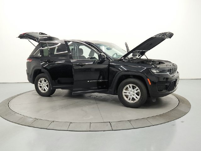 Used 2024 Jeep Grand Cherokee Laredo RWD image 10