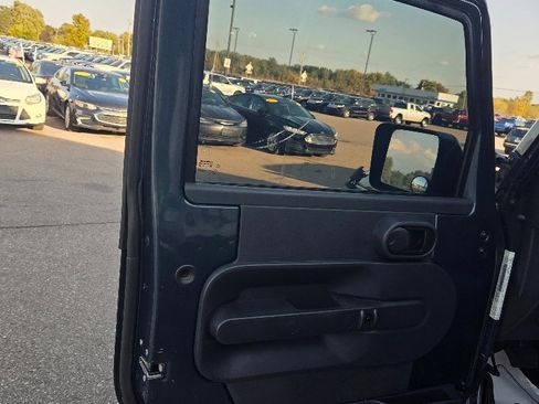 Used 2007 Jeep Wrangler Unlimited Sahara image 10