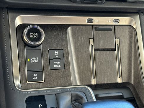 Used 2024 Lexus GX 550 image 19