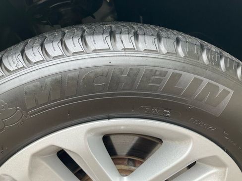 Used 2014 Ford Explorer XLT image 23