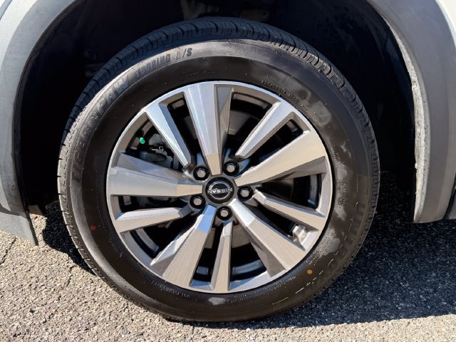 Used 2023 Nissan Pathfinder SL AWD/4WD image 10