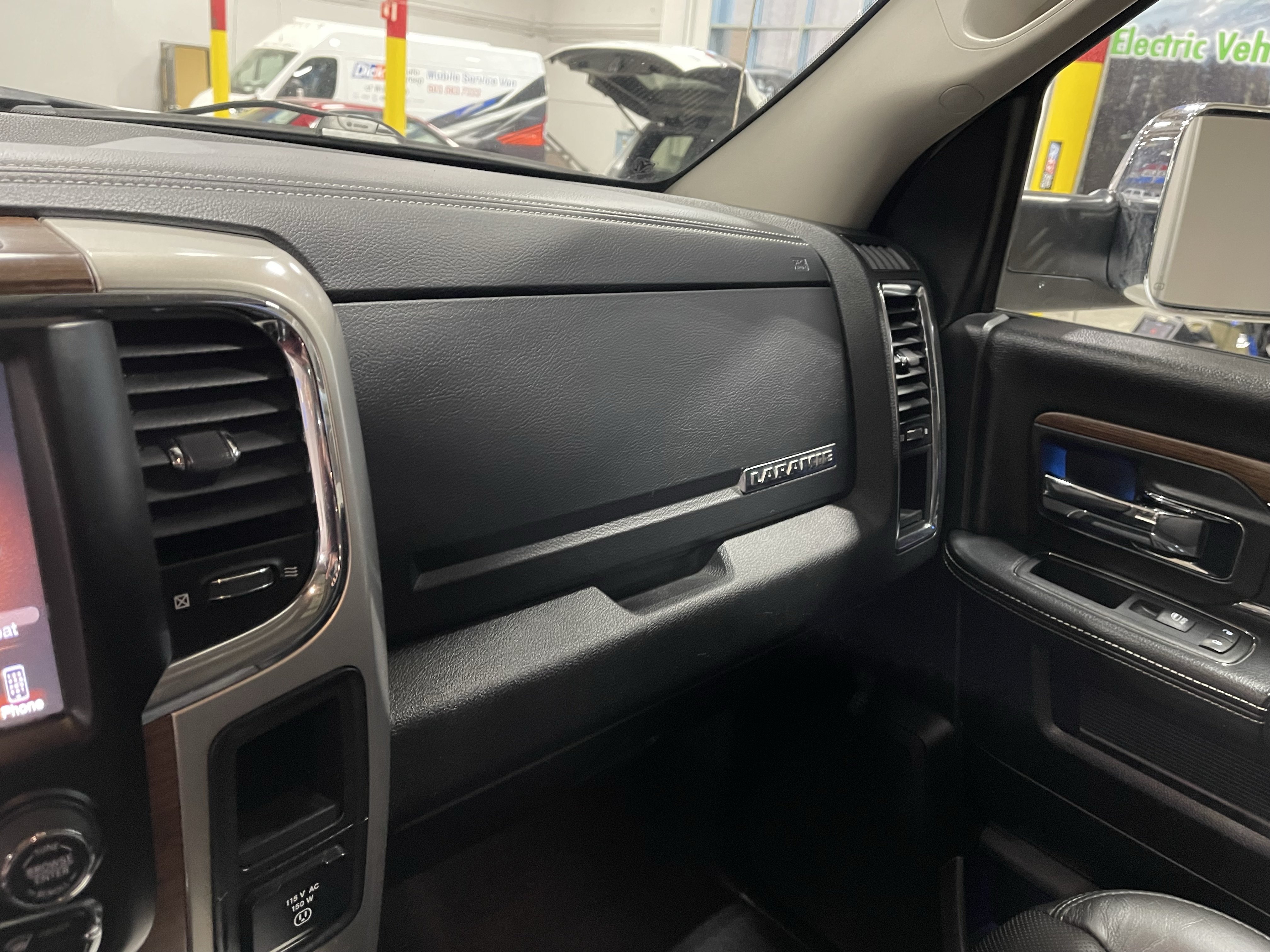 Used 2016 RAM 3500 Laramie w/ Convenience Group AWD/4WD image 25