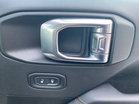 Certified 2022 Jeep Gladiator Rubicon w/ Cold Weather Group image 13