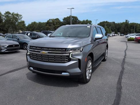 Used 2022 Chevrolet Suburban Premier AWD/4WD image 2