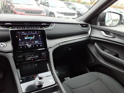New 2025 Jeep Grand Cherokee L Laredo AWD/4WD image 15