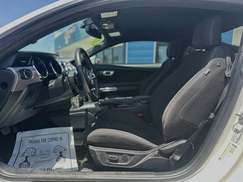 Used 2017 Ford Mustang Coupe image 4