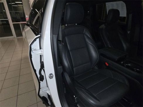 Used 2024 Lincoln Nautilus Premier w/ Equipment Group 102A image 24