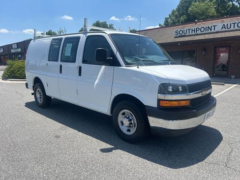 Used 2017 Chevrolet Express 2500 RWD image 5