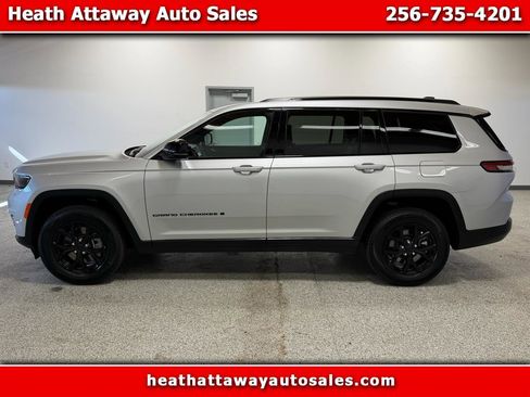 Used 2024 Jeep Grand Cherokee L Laredo image 1