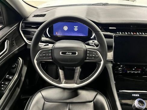 Used 2023 Jeep Grand Cherokee Limited RWD image 21