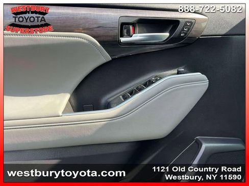 Used 2022 Toyota Highlander Limited AWD/4WD image 21