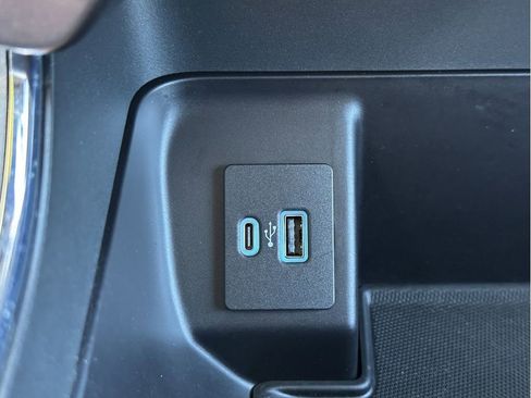 Used 2021 Ford F150 XLT image 19