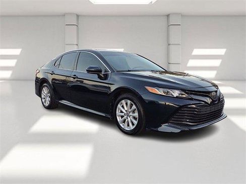 Used 2019 Toyota Camry LE image 7