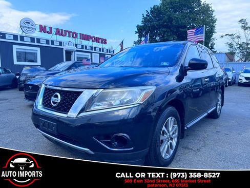 Used 2015 Nissan Pathfinder S image 1