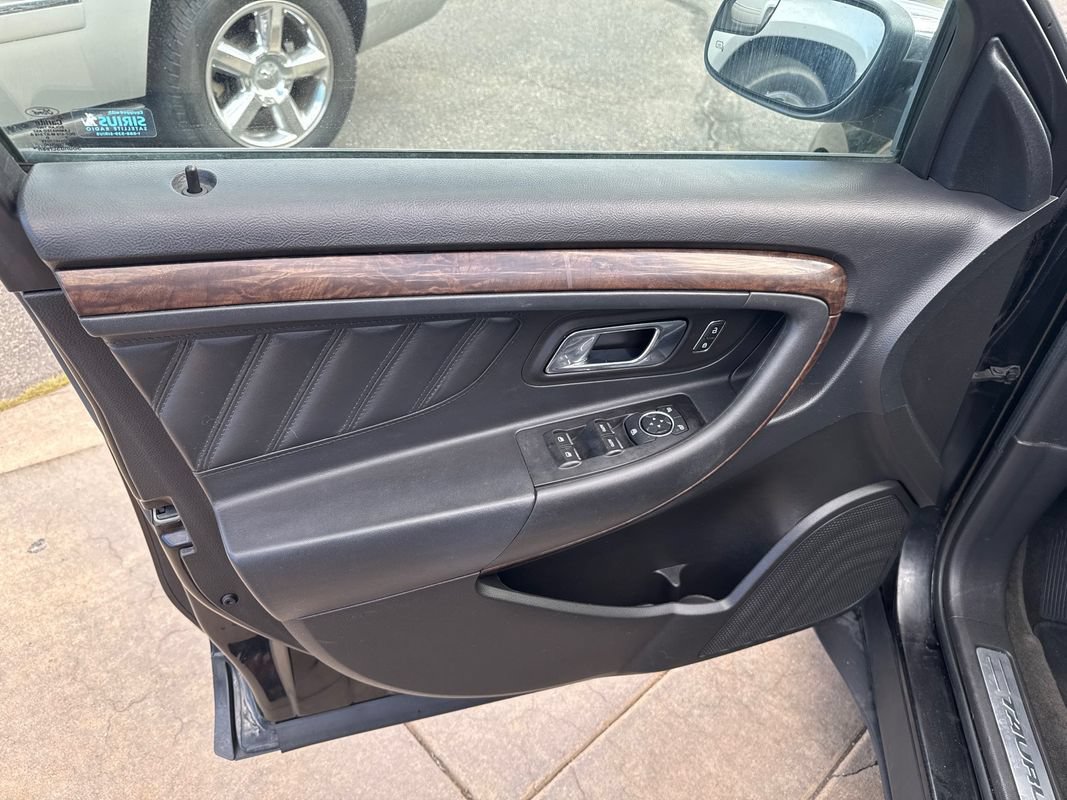 Used 2013 Ford Taurus Limited FWD image 23