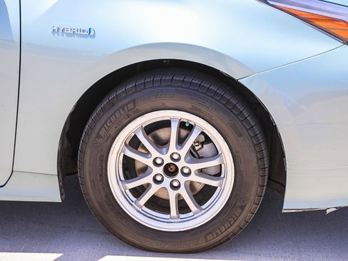 Used 2021 Toyota Prius L Eco FWD image 10