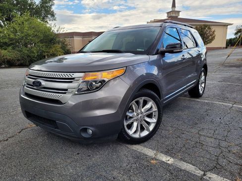 Used 2013 Ford Explorer XLT image 4