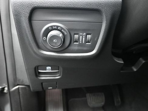 Used 2025 Jeep Grand Cherokee Limited w/ Black Appearance Package RWD image 12