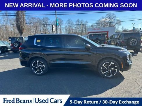 Used 2022 Mitsubishi Outlander SE image 3