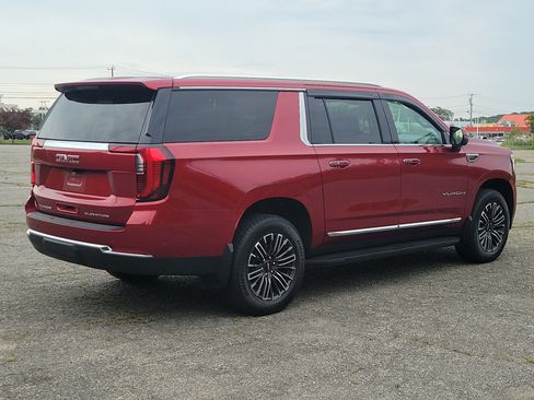 Used 2026 GMC Yukon XL Elevation w/ Elevation Premium Package AWD/4WD image 5