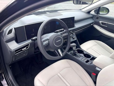 Used 2025 Hyundai Sonata SE FWD image 8