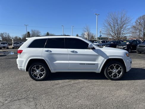 Used 2020 Jeep Grand Cherokee Overland image 2