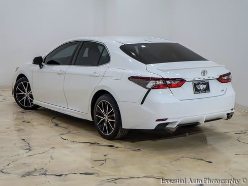 Used 2021 Toyota Camry SE FWD image 10