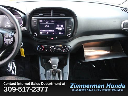 Used 2023 Kia Soul LX w/ LX Technology Package image 16