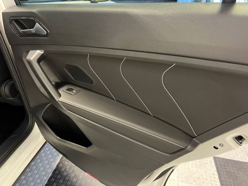 Certified 2023 Volkswagen Tiguan SE w/ Panoramic Sunroof Package FWD image 13