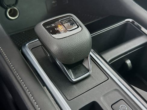 Used 2025 Nissan Pathfinder SV image 24