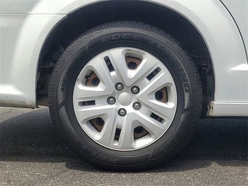 Used 2019 Dodge Grand Caravan SE image 6