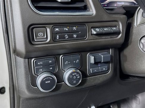 Used 2023 GMC Yukon XL AT4 image 22