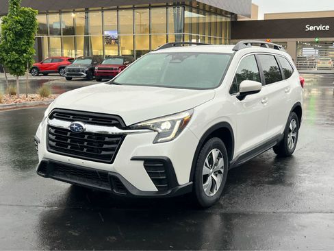 Used 2025 Subaru Ascent Premium AWD/4WD image 2