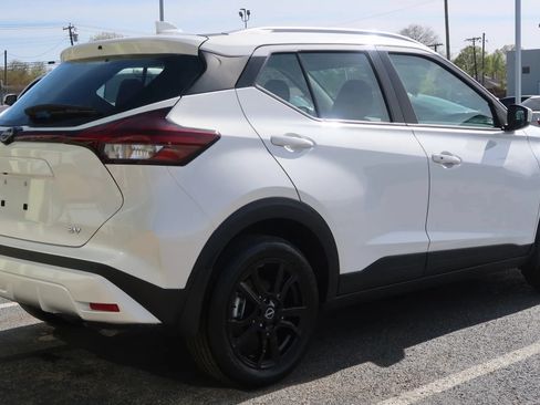 Used 2023 Nissan Kicks SV FWD image 14