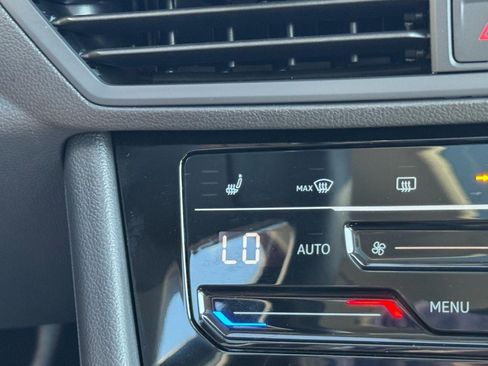 Used 2025 Volkswagen Jetta SE FWD image 22