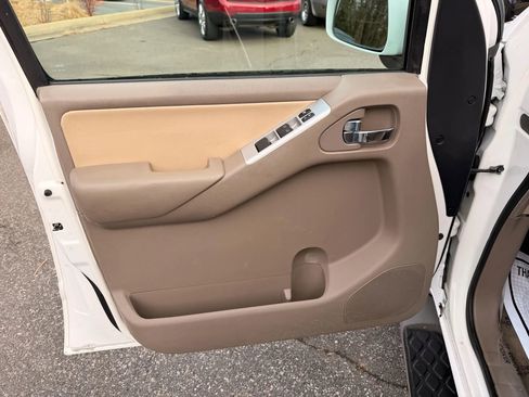 Used 2011 Nissan Pathfinder Silver w/ Protection Pkg image 13