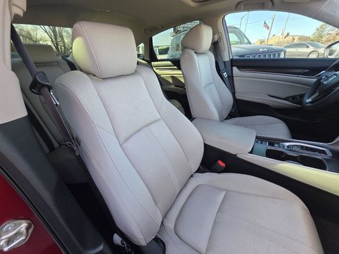 Used 2018 Honda Accord EX image 29