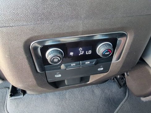 Used 2024 Chevrolet Suburban LT image 6