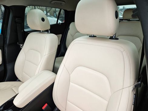 Used 2017 INFINITI QX30 Premium w/ Cargo Package image 19