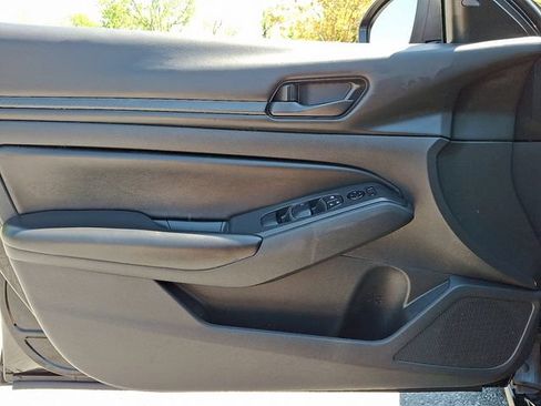Used 2024 Nissan Altima 2.5 S FWD image 12