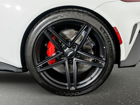 Used 2025 Aston Martin V8 Vantage Coupe RWD image 10